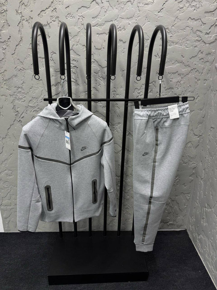 NIKE TECH FLEECE TRACKSUIT REFLECTIVE