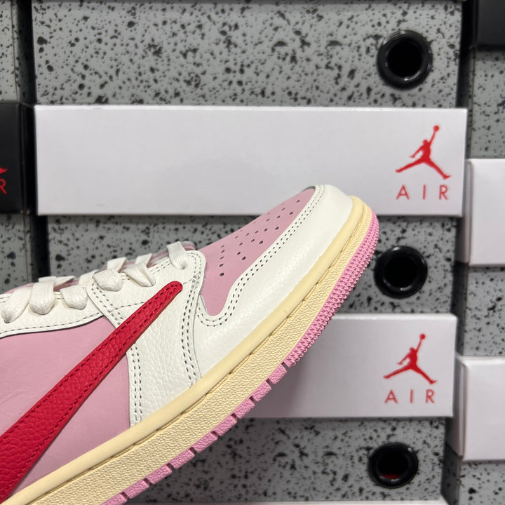 Travis Scott x Air Jordan1 IQ7604-101