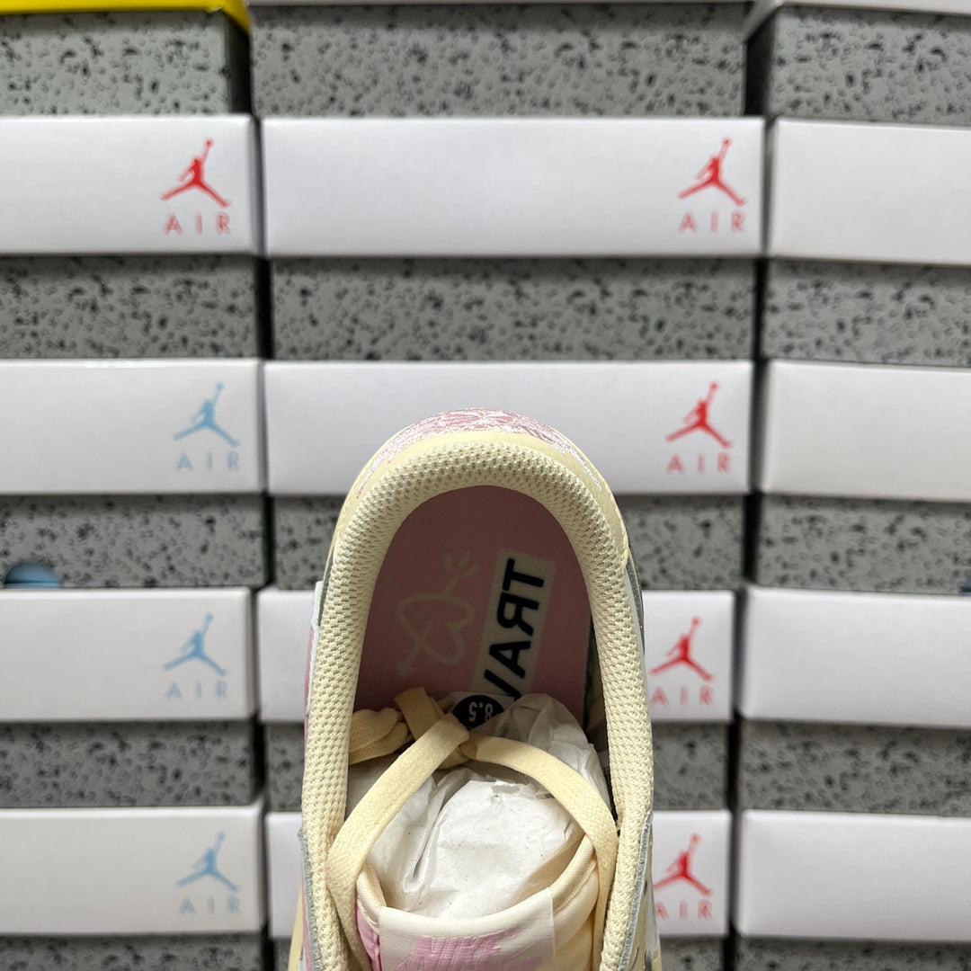 Travis Scott x Air Jordan1 IQ7604-100