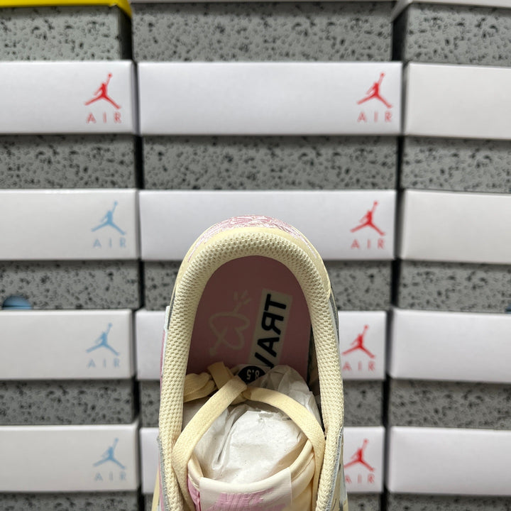 Travis Scott x Air Jordan1 IQ7604-100