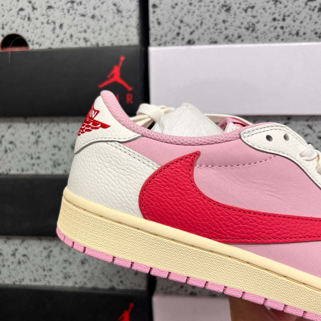 Travis Scott x Air Jordan1 IQ7604-101
