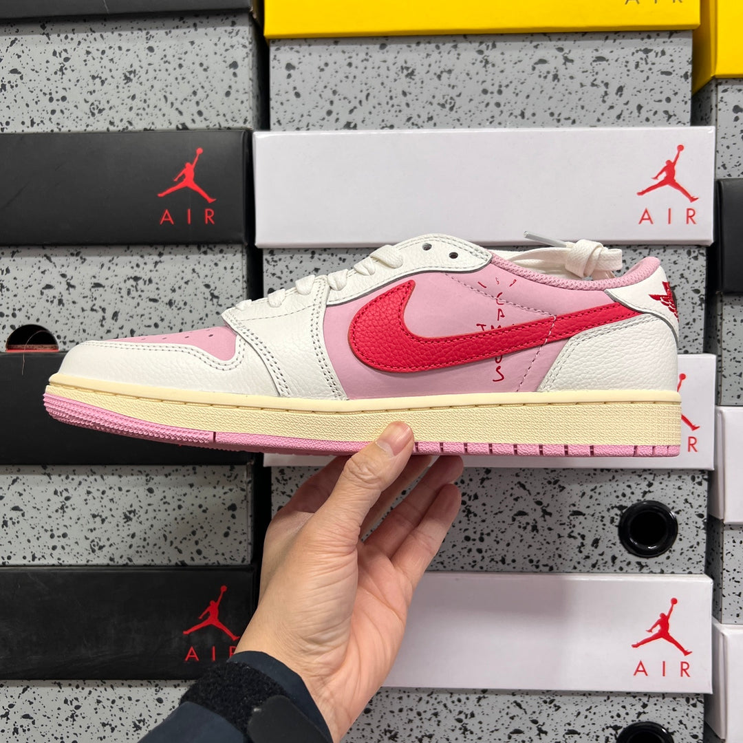 Travis Scott x Air Jordan1 IQ7604-101