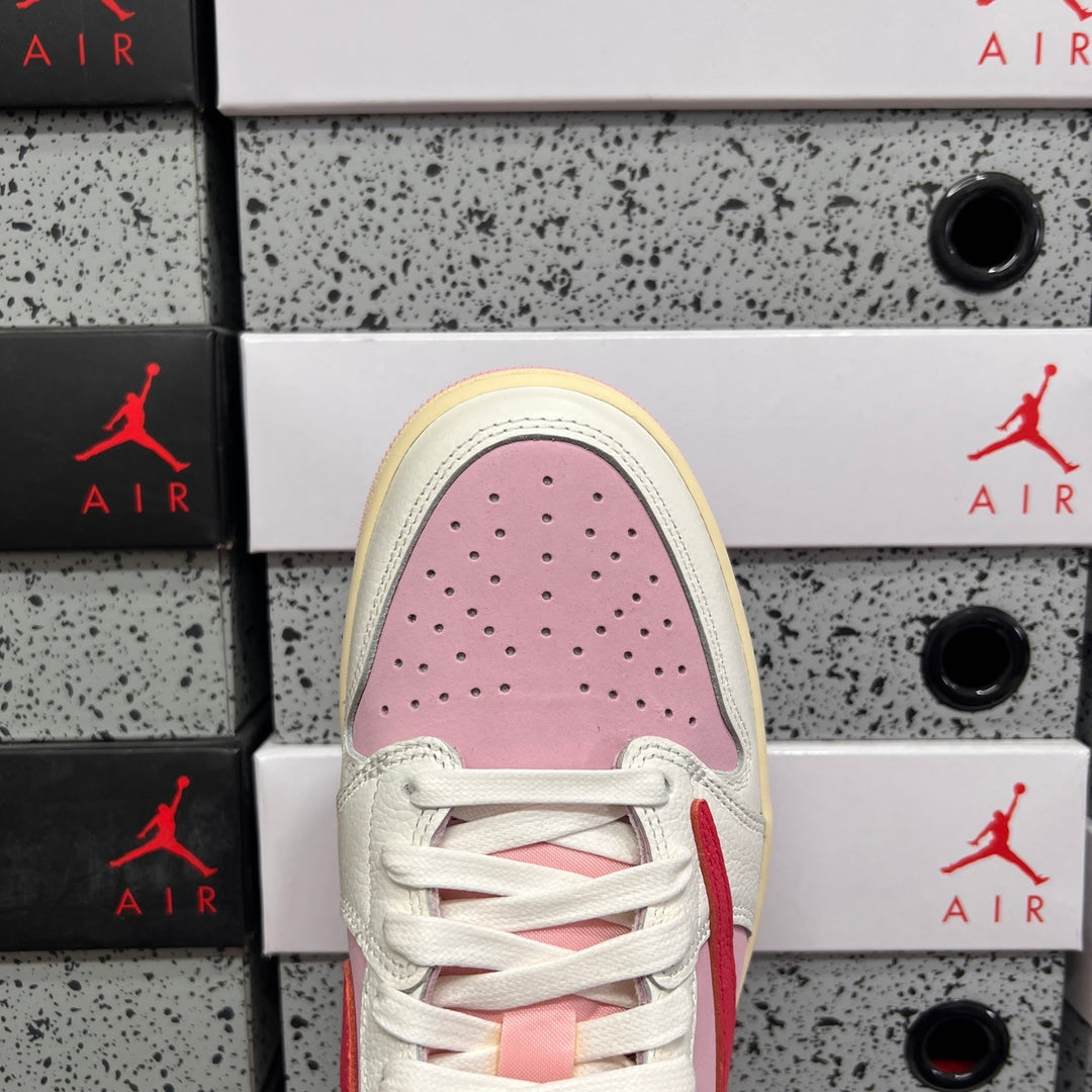 Travis Scott x Air Jordan1 IQ7604-101