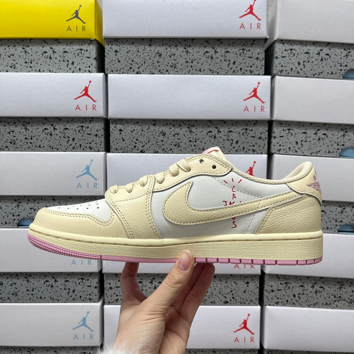 Travis Scott x Air Jordan1 IQ7604-100
