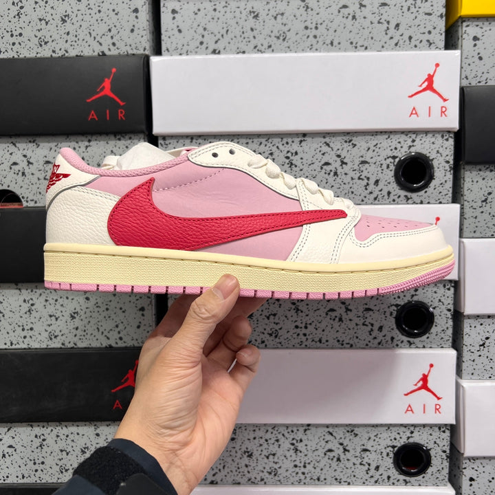 Travis Scott x Air Jordan1 IQ7604-101