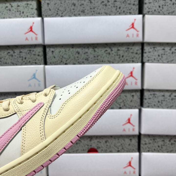 Travis Scott x Air Jordan1 IQ7604-100