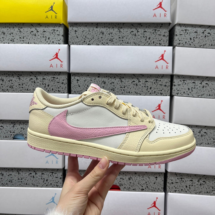 Travis Scott x Air Jordan1 IQ7604-100