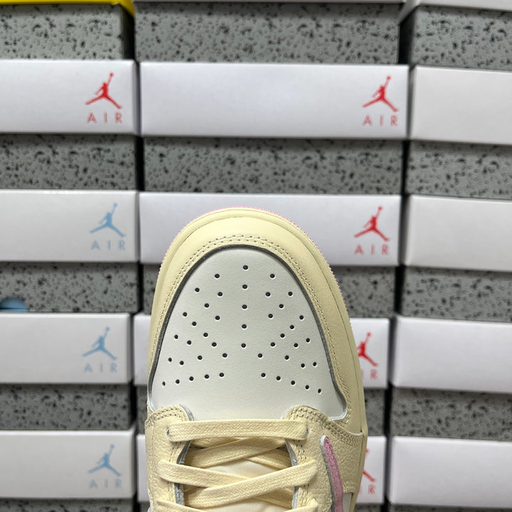 Travis Scott x Air Jordan1 IQ7604-100