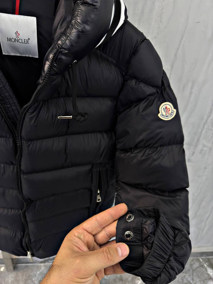 MONCLER CARDERE HOODED SHORT DOWN JACKET