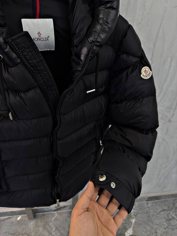 MONCLER CARDERE HOODED SHORT DOWN JACKET
